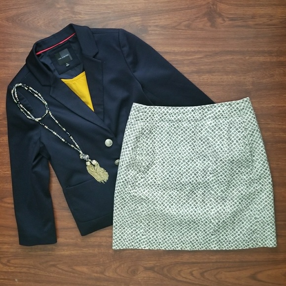 LOFT Dresses & Skirts - ⚜ LOFT Gray and White Patterned Knee-Length Skirt